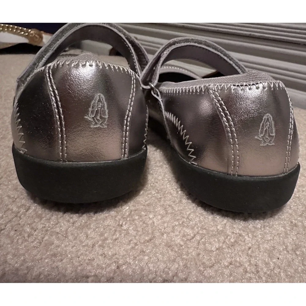 Hush‎ Puppies Girls Leather Silver Ballet Flats.  Size 3.5W Wide NWOT